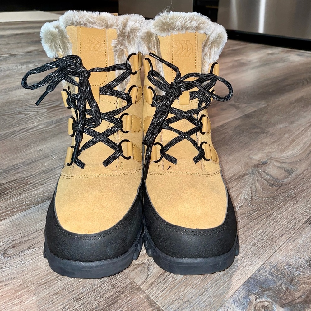 Size 7 Woman’s winter boots